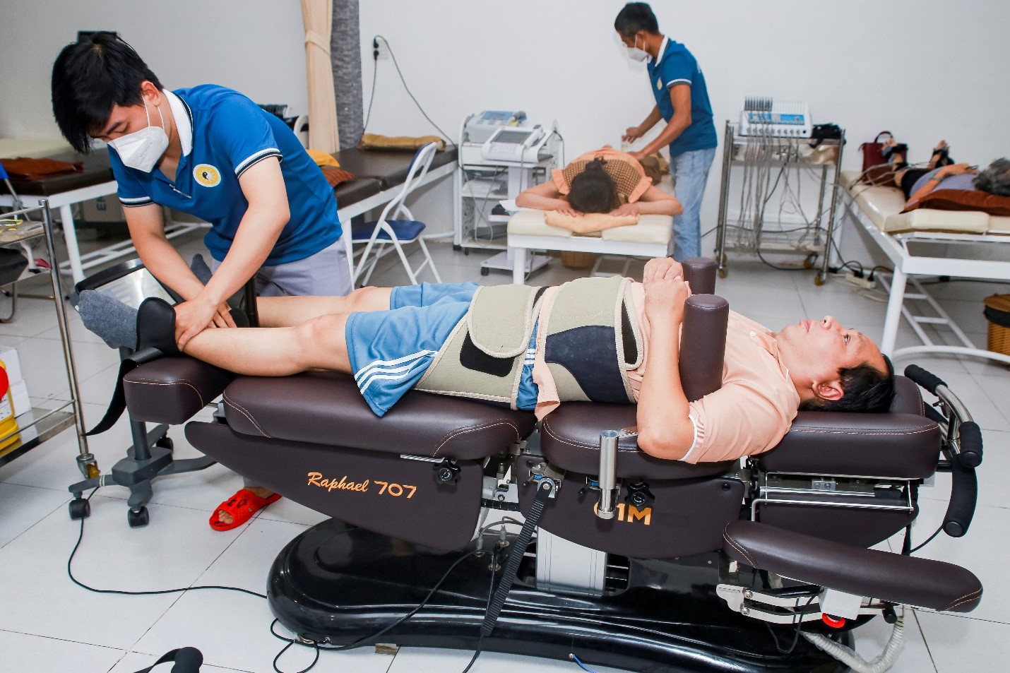 Kỹ thuật kéo giãn cột sống thắt lưng: Phương pháp giảm đau và cải thiện sức khỏe 1 y13