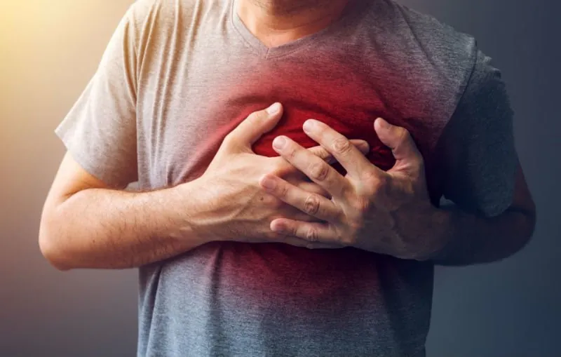 Viêm khớp dạng thấp có ảnh hưởng đến tim không? 2 Nếu bị đau vùng ngực từ mức ngang vai đến trên cơ hoành, bạn nên đi khám kịp thời