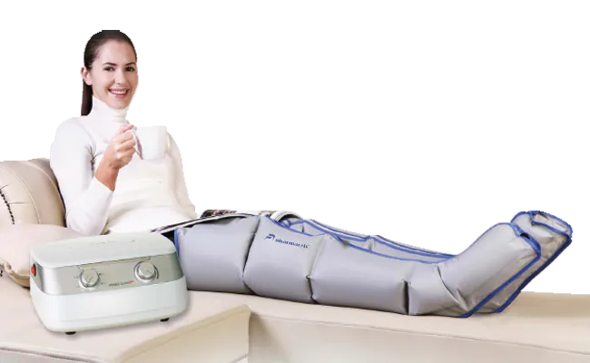 Điều trị giãn tĩnh mạch cho mẹ bầu sau sinh 2 Sử dụng tất nén hoặc băng nén để giúp cải thiện tuần hoàn máu và giảm triệu chứng giãn tĩnh mạch