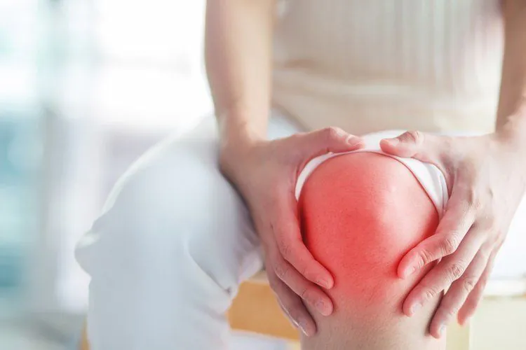 Phương pháp vật lý trị liệu giúp ngăn ngừa thoái hóa khớp ở người cao tuổi 4 Vật lý trị liệu không chỉ giúp giảm đau và cải thiện chức năng khớp mà còn đóng vai trò quan trọng trong việc nâng cao chất lượng cuộc sống của người cao tuổi