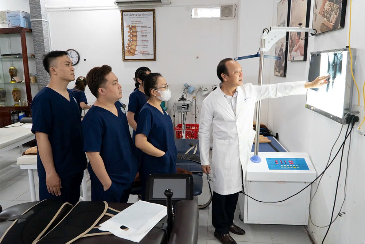Thoái hóa đốt sống cổ: Làm sao để điều trị dứt điểm và phòng ngừa tái phát? 3 83