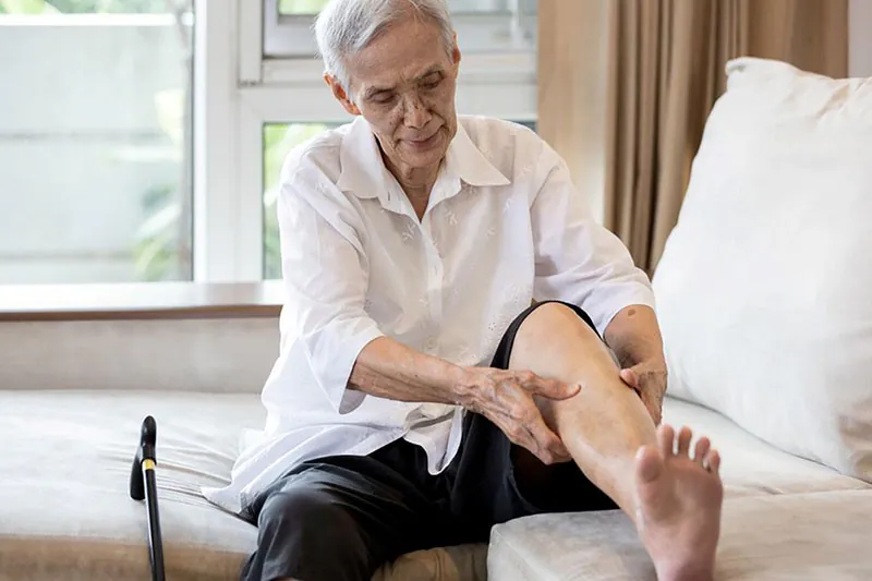 Cách giảm đau xương khớp hiệu quả trong mùa lạnh: những mẹo đơn giản bạn không nên bỏ lỡ! 1 Mùa lạnh – thời điểm đau nhức xương khớp gia tăng đáng kể.
